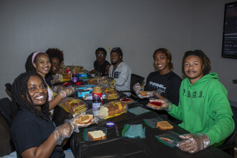 NY Club, SGA host Thanksgiving Sandwich Run