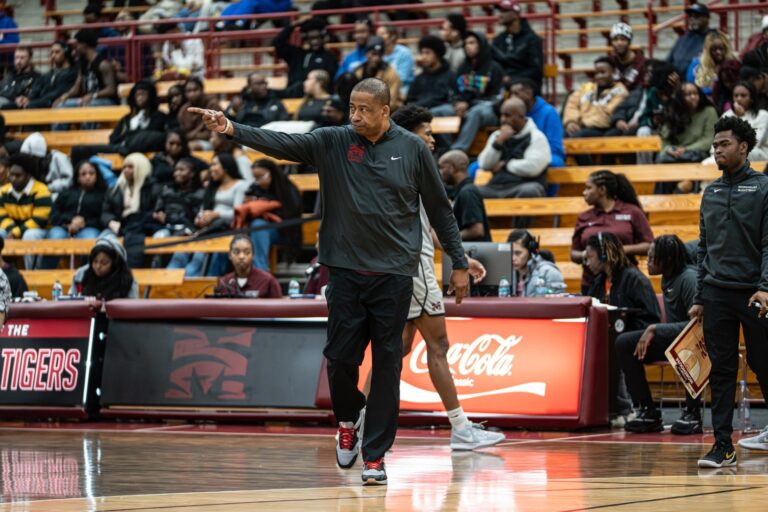 Dixon strolls Maroon Tigers to 10-straight